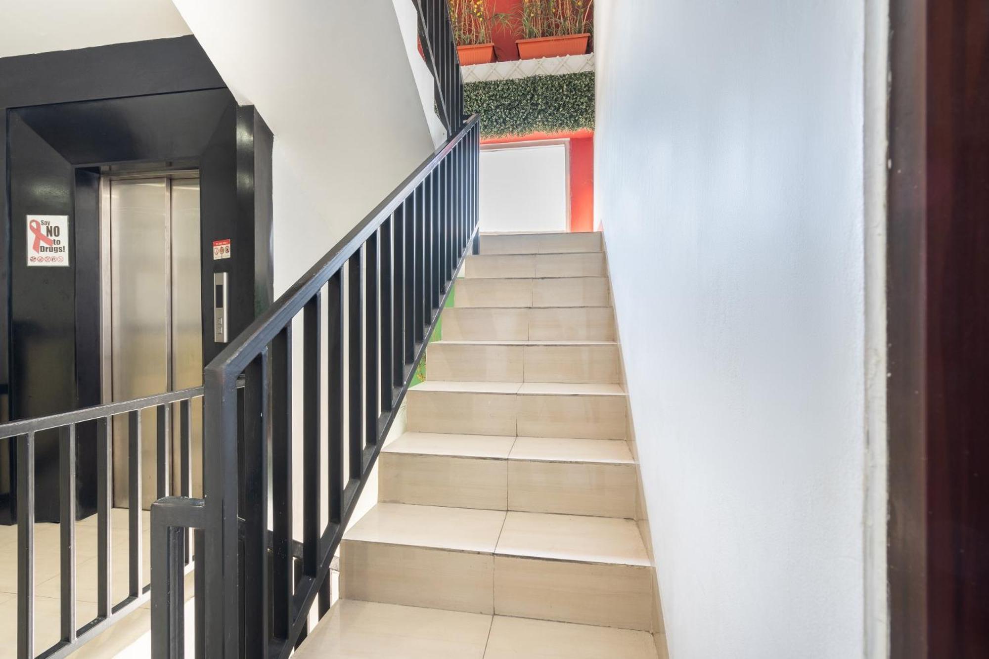מלון סוראבאיה Super Oyo Flagship 91863 Metro House מראה חיצוני תמונה